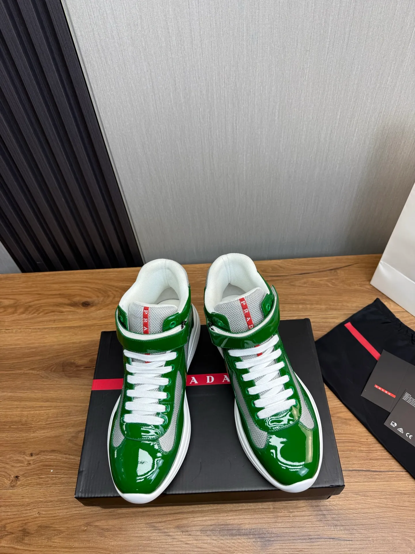 Men's shoes 700💰 [PRADA] Hot selling items🔥Must be recommended every day~~ Official website synchronized, 1:1 high quality shipments✔️ Imported cowhide fabric, cowhide lining, original bottom, high-end airplane box packaging🎁 38-45 (38.45 custom-made, non-refundable)